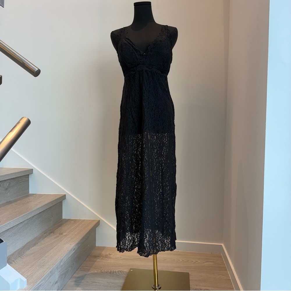 Chic Black Lace Maxi Dress
